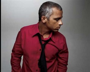 En México se dio a conocer en los noventa con su canción "La cosas más bella"