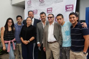 Lilia Aragón, Pablo Mendizábal, Mauricio Bonet y Nacho Fernández con estudiantes de la AMCI