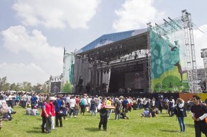 1er. Dia del Corona Capital Music 2013 en el Autodromo Hermanos