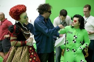 Alice-in-Wonderland-behind-the-scenes-helena-bonham-carter-23219413-500-332
