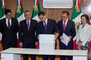 359567551a1f3e11e8-140905-dips-em-1-f-440x293