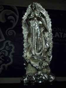 Modelo a escala de la virgen de Guadalupe en plata.