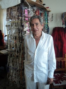 El diseñador,  artesano y  coleccionista Alberto Abizaid Maranghi.