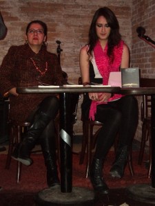 Luz Elena Pereira Rodríguez  y Renata González, coordinadoras del libro. 