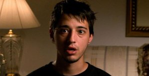 El primer capítulo será sobre JASON, un chico que su depresión lo llevó a las drogas y a vivir en la calle.