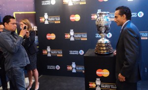 Podrás tocar y tomarte la foto con la Copa.