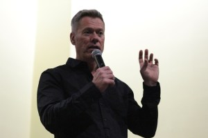 El Ian Mackinnon compartió sus experiencias al trabajar con Tim Burton