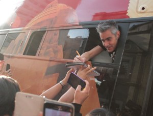 Daniel Gutiérrez complació a sus fans con algunos autógrafos
