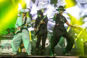 MALDITA VECINDAD (2)