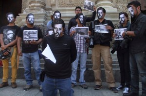 Protesta_Ruben_Oaxaca_-4-e1438552145247