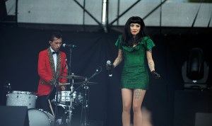Mon Laferte fue invitada de Los Rebel Cats