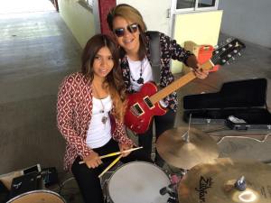 Cintia (Argentina) y Eleonor (Ecuador) dejaron sus países de origen para perseguir un sueño en a música.