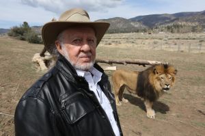 Ralph Helfer with Major the Lion.