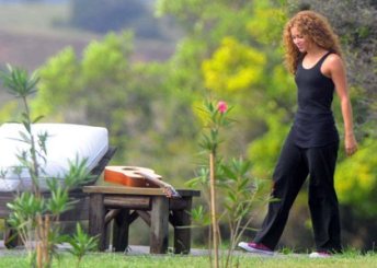 shakira-farm-home