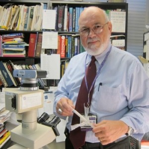 Dr. Philip Tierno, Escuela de Medicina de la Universidad de Nueva York.