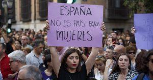 5-claves-de-la-polemica-en-espana-por-la-sentencia-por-abusos-sexuales-a-la-manada-960x500