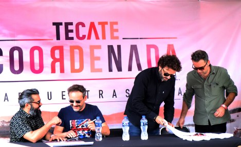 LOVE OF LESBIAN-COORDENADA (2)